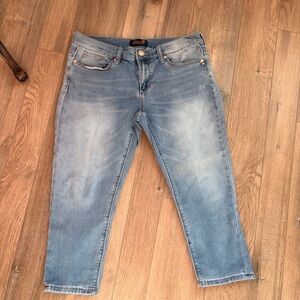 Seven7 Girlfriend Capris w/Stretch-size 8